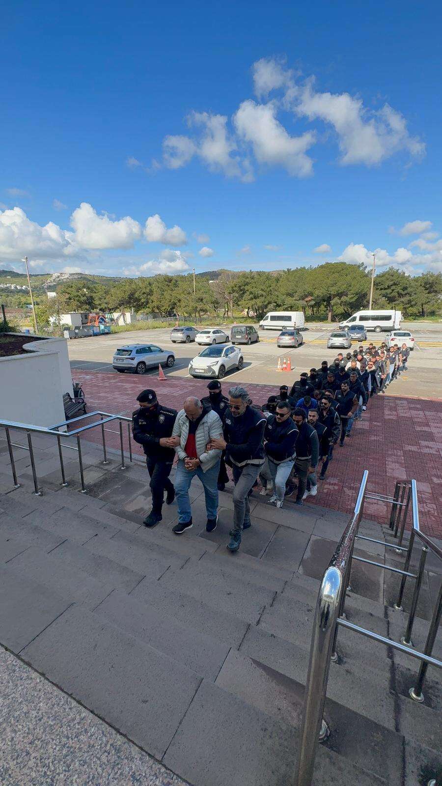 Ege’deki Göçmen Faciası: İnsan Kaçakçılarına Büyük Operasyon 4